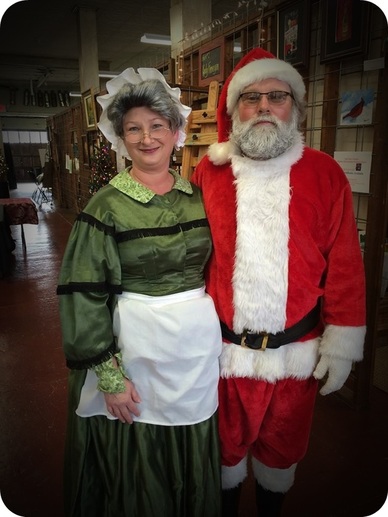 Santa and Mrs. Claus in Athens Alabama